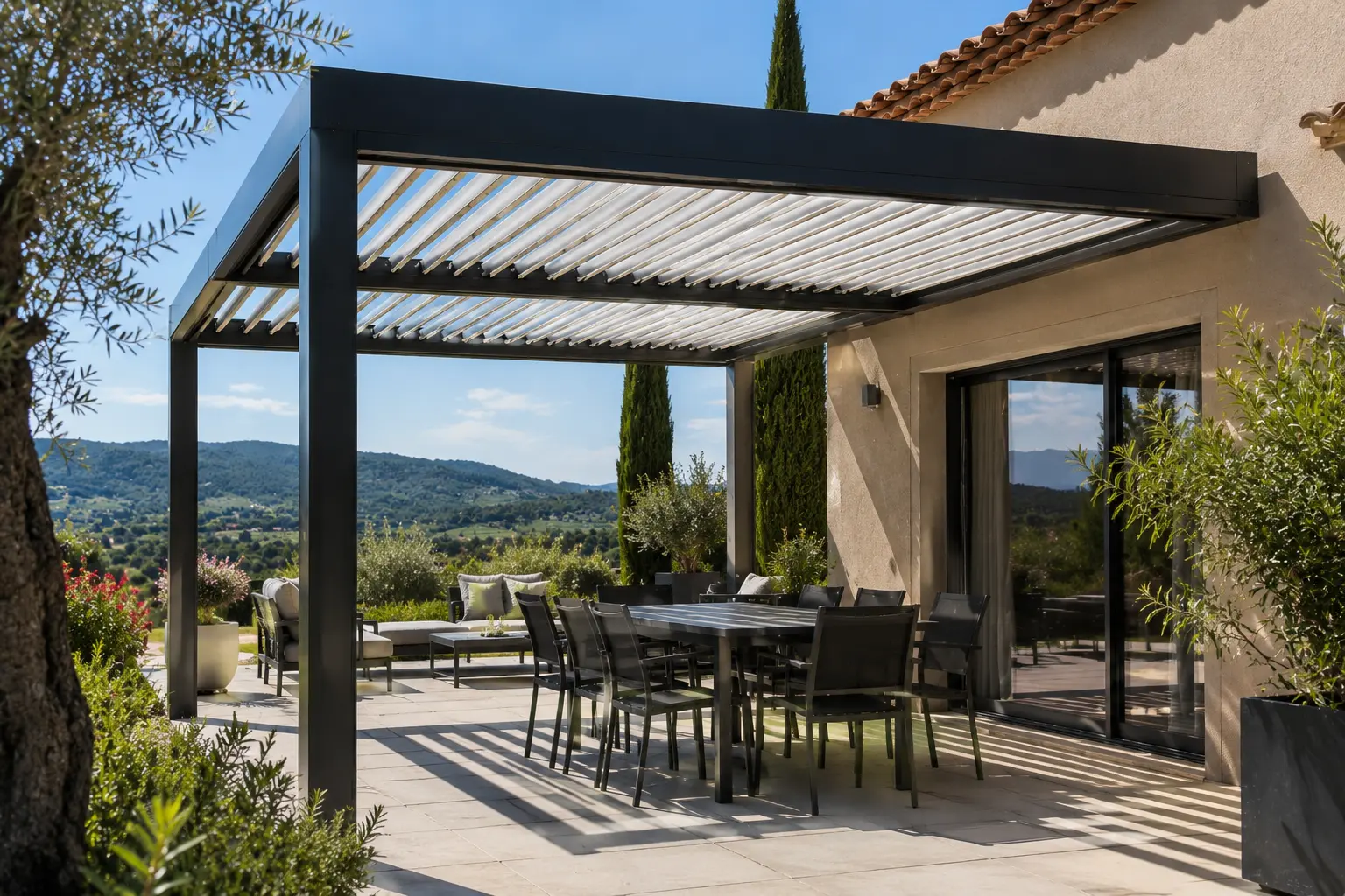 Pergola bioclimatique avec vue sur les Cévennes